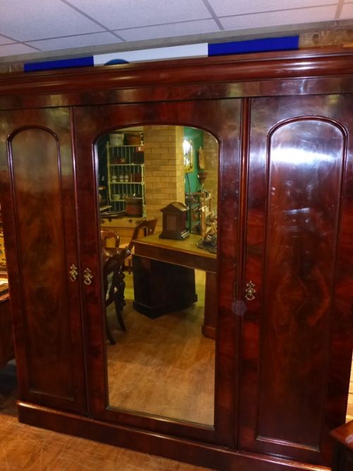 Quality Victorian Wardrobe 3 Door in Mahogany