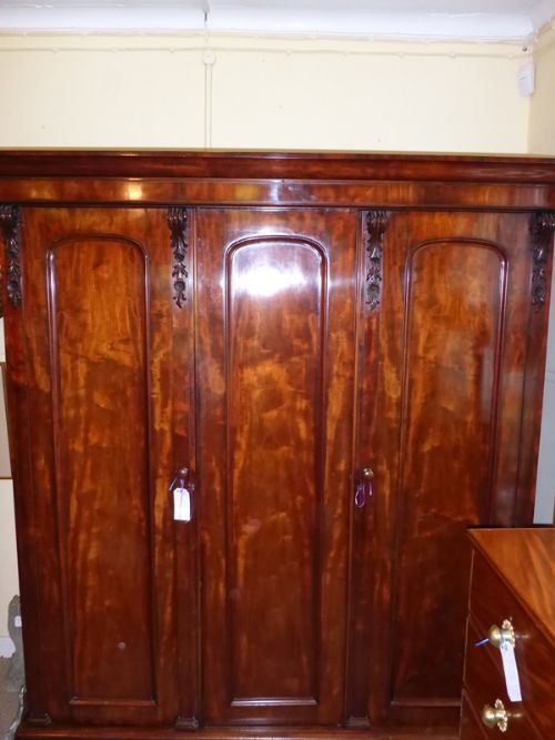 Super Quality Victorian 3 Door Wardrobe