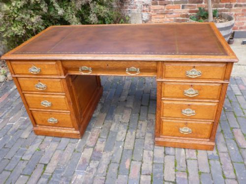 Superb Quality Victorian Oak Pedestal Desk