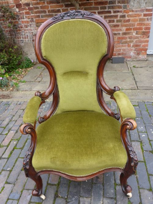 Victorian Open Arm Gentleman's Armchair in Walnut