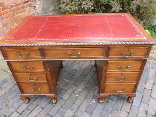 Quality Mahogany Pedestal Desk