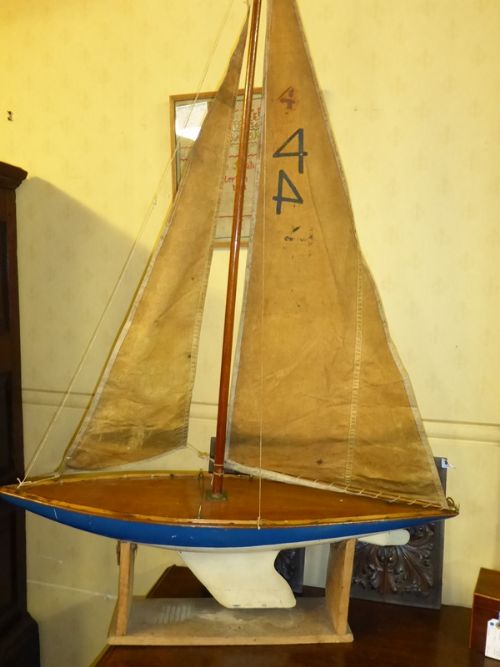 Quality Pond Yacht