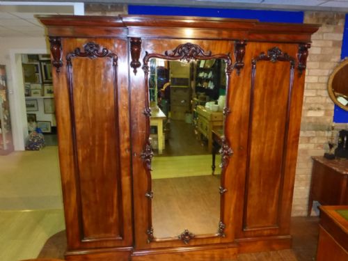 Stunning Victorian Breakfront Mahogany 3 Door Wardrobe