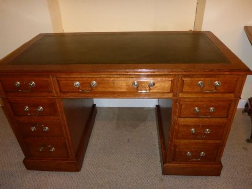 Good Quality Oak Pedestal Desk