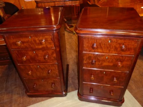 Good Pair of Victorian Mahogany Bedside Chests
