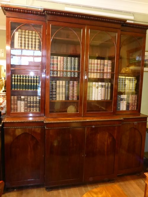 Antique Georgian Breakfront Bookcase in Mahogany
