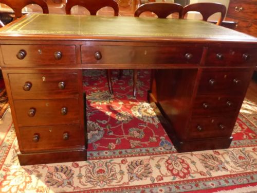 Good Quality Victorian Pedestal Desk