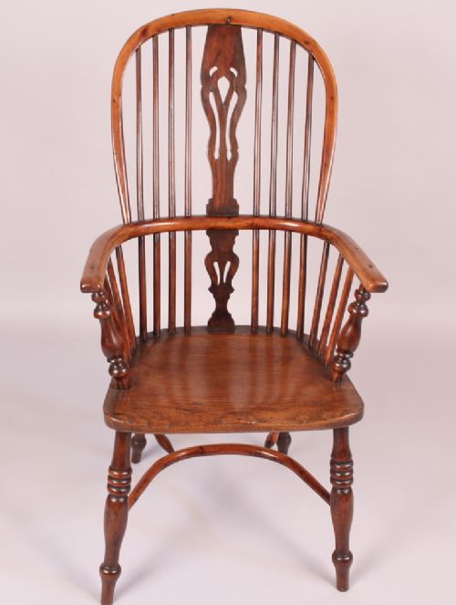 A Good North Nottinghamshire Yew Windsor Chair
