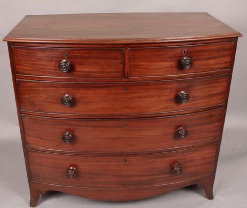 Very Good Quality Bow Chest of Drawers