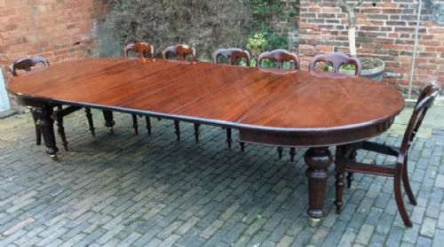 Very Good Victorian 4 Leaf Extending Dining Table