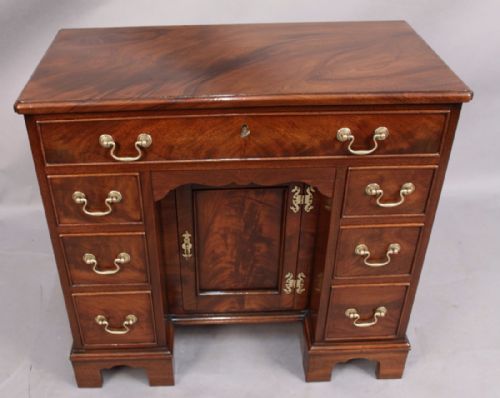 Good Quality Knee Hole Desk in Mahogany