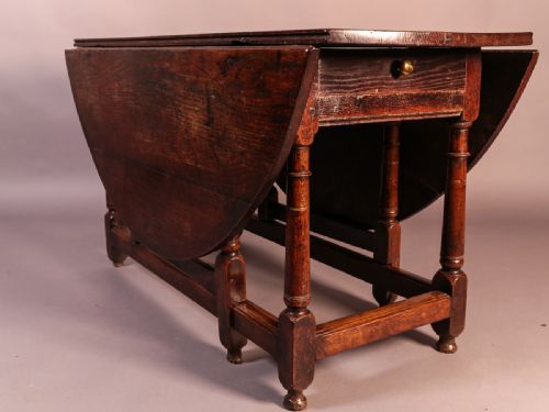 17th Century Gate Leg Table in Oak