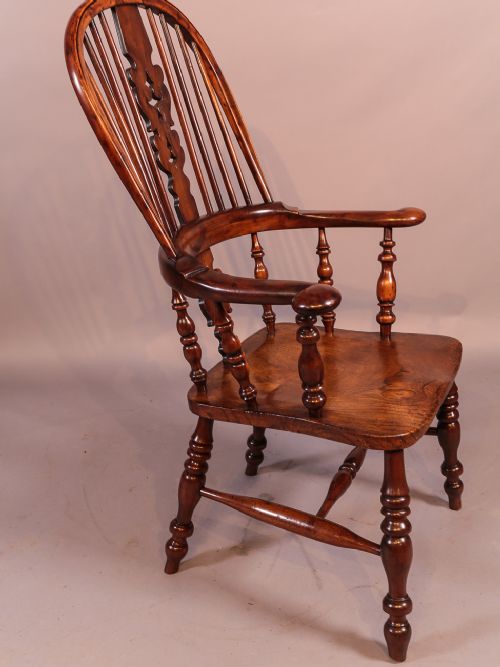 Victorian Broad Arm Windsor Chair in Yew Wood