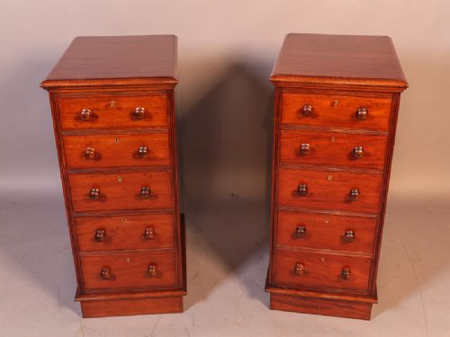 Good Pair of Victorian Bedside Chests Mahogany