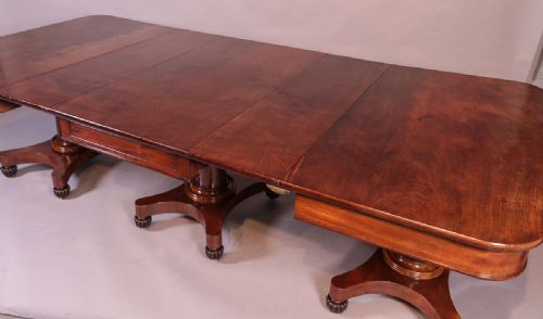 Antique Late Georgian 3 Pillar Dining Table