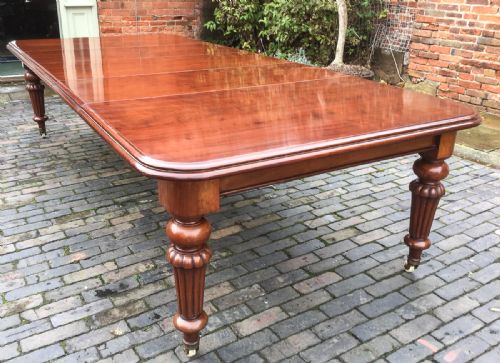 Good Victorian 3 Leaf Extending Dining Table with Leaf Carrier