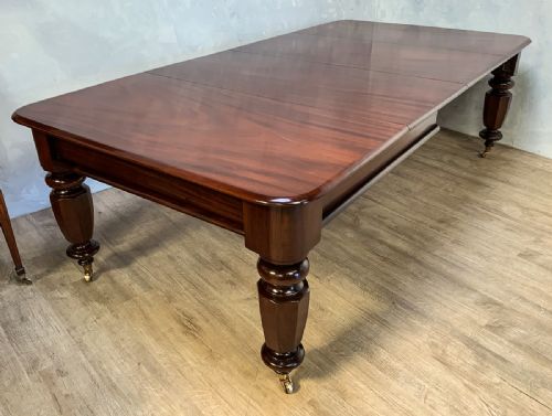 A Victorian Mahogany Extending Dining Table 2 Leaves