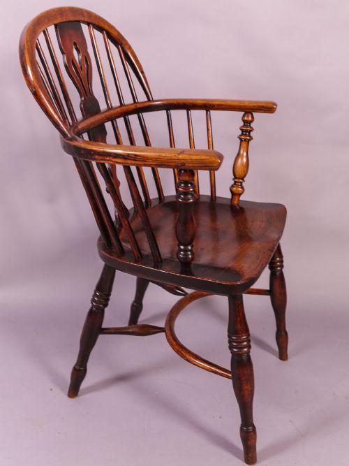 Good Low Windsor Ash and Elm Rockley Maker