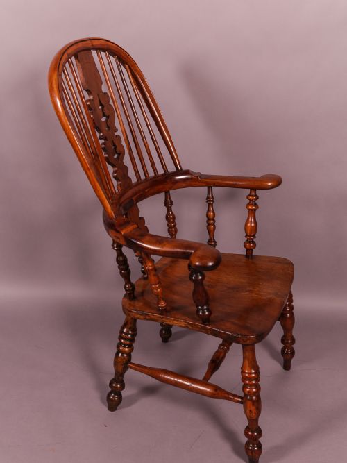 Broad Arm Windsor Chair in Yew Wood Worksop Maker