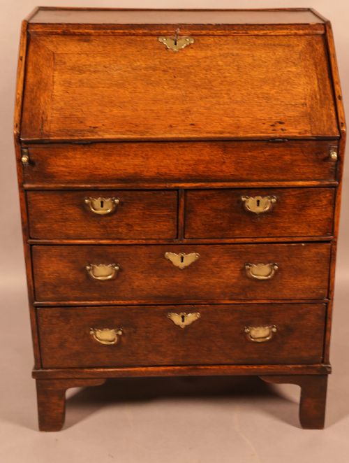 Early 18th Century Writing Beurau in Oak 2ft 3 Inches Width