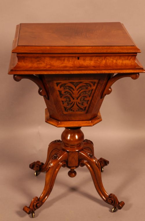 A Victorian Ladies Sewing Table Walnut Super Quality