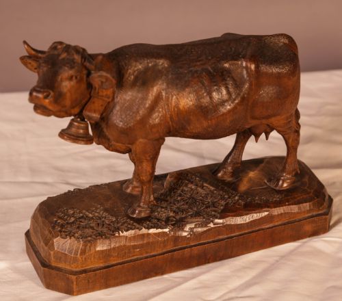 Best Quality Carved Black Forest Cow