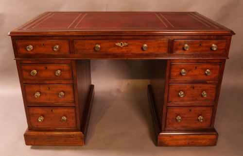 A Victorian Pedestal Desk in Mahogany