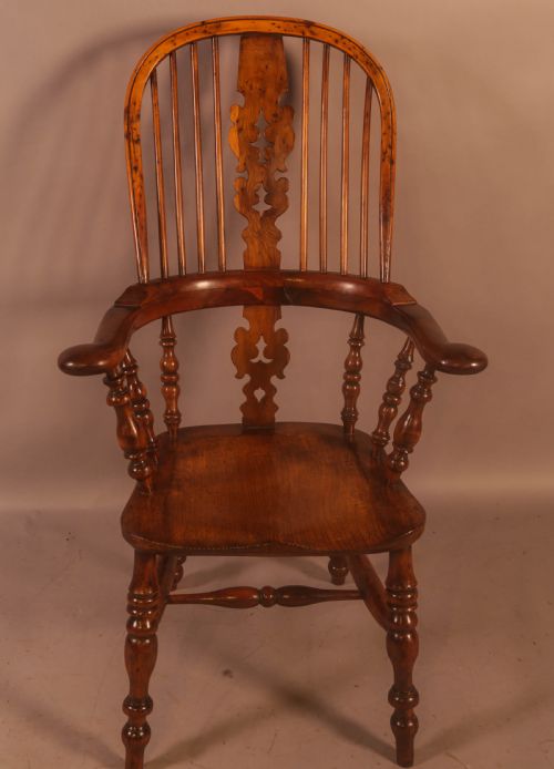A Very Good 19th Century Broad Arm Yew Windsor Chair