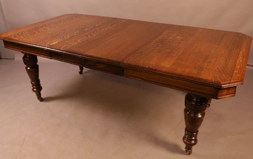 Oak Extending Dining Table 2 Leaves