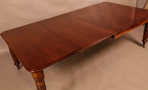 An Early 19th Century Mahogany Extending Dining Table