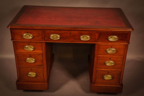 A Victorian Pedestal Desk in Mahogany