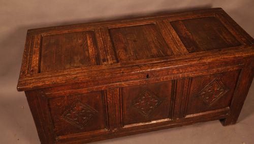 17TH CENTURY OAK COFFER - ADDITIONAL PHOTO 5