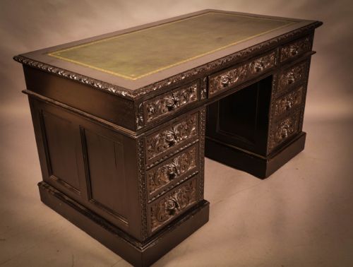 A VICTORIAN PEDESTAL DESK IN OAK - ADDITIONAL PHOTO 2