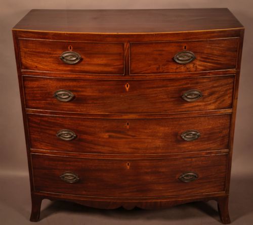 a georgian bow front chest of drawers - CATEGORY: ANTIQUE CHEST OF DRAWERS - DATED 19TH CENTURY