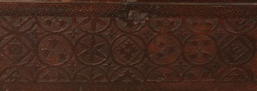 AN 17TH CENTURY PLANK COFFER IN OAK - ADDITIONAL PHOTO 3
