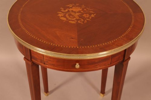 A SMALL INLAID OCCASIONAL TABLE - ADDITIONAL PHOTO 3