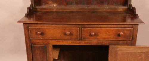 A SMALL 18TH CENTURY DRESSER AND PLATE RACK - ADDITIONAL PHOTO 4