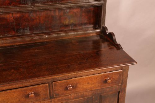 A SMALL 18TH CENTURY DRESSER AND PLATE RACK - ADDITIONAL PHOTO 10