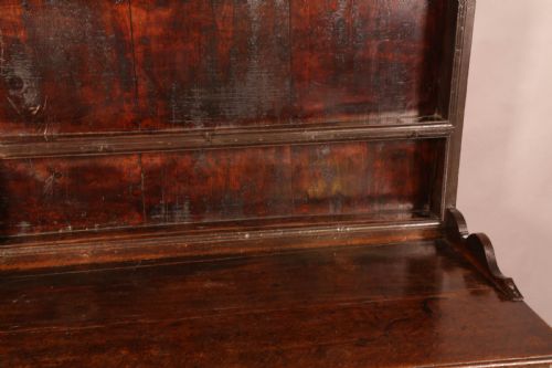 A SMALL 18TH CENTURY DRESSER AND PLATE RACK - ADDITIONAL PHOTO 11