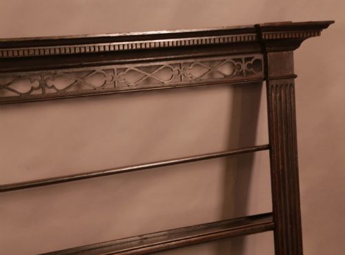 A LARGE 18TH CENTURY OAK PLATE RACK - ADDITIONAL PHOTO 4