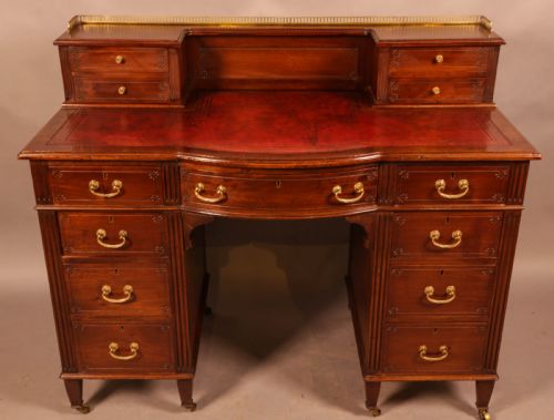 a late victorian desk in mahogany - CATEGORY: ANTIQUE DESKS - DATED VICTORIAN