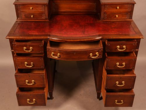 A LATE VICTORIAN DESK IN MAHOGANY - ADDITIONAL PHOTO 1