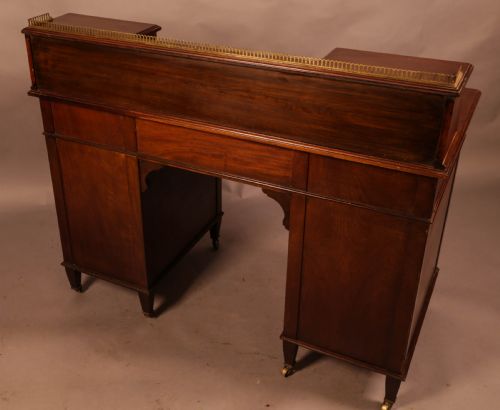 A LATE VICTORIAN DESK IN MAHOGANY - ADDITIONAL PHOTO 7