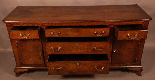 A GEORGIAN OAK SERVING DRESSER - ADDITIONAL PHOTO 4