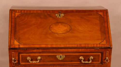 A TINY GEORGIAN INLAID MAHOGANY BEUREAU - ADDITIONAL PHOTO 2