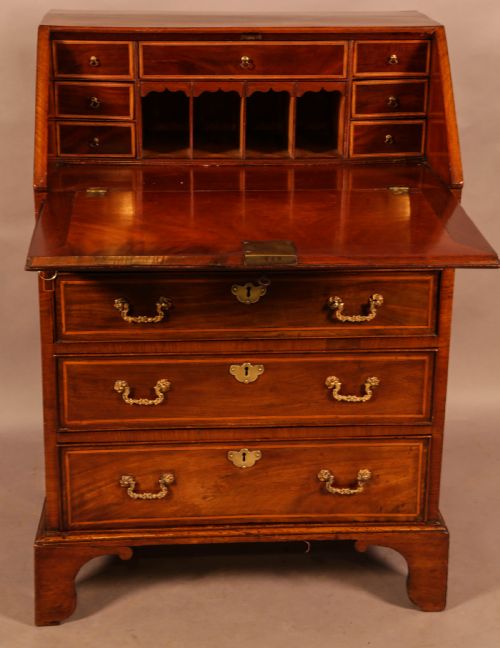 A TINY GEORGIAN INLAID MAHOGANY BEUREAU - ADDITIONAL PHOTO 3