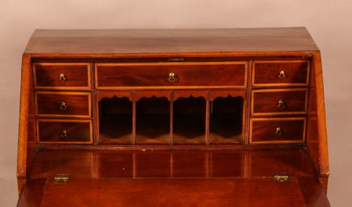 A TINY GEORGIAN INLAID MAHOGANY BEUREAU - ADDITIONAL PHOTO 4