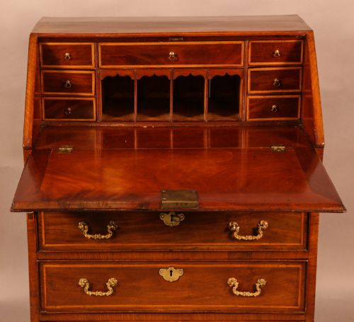 A TINY GEORGIAN INLAID MAHOGANY BEUREAU - ADDITIONAL PHOTO 6