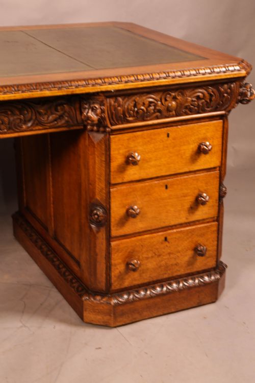 A GOOD QUALITY PARTNERS DESK IN OAK - ADDITIONAL PHOTO 4