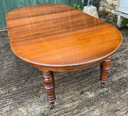 a victorian 3 leaf extending dining table in walnut - CATEGORY: ANTIQUE TABLES - DATED VICTORIAN